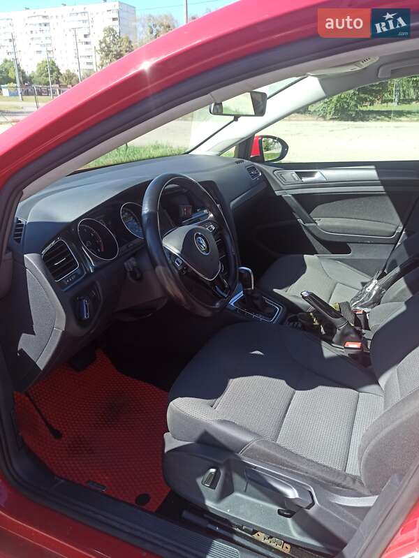 Хетчбек Volkswagen Golf 2018 в Харкові