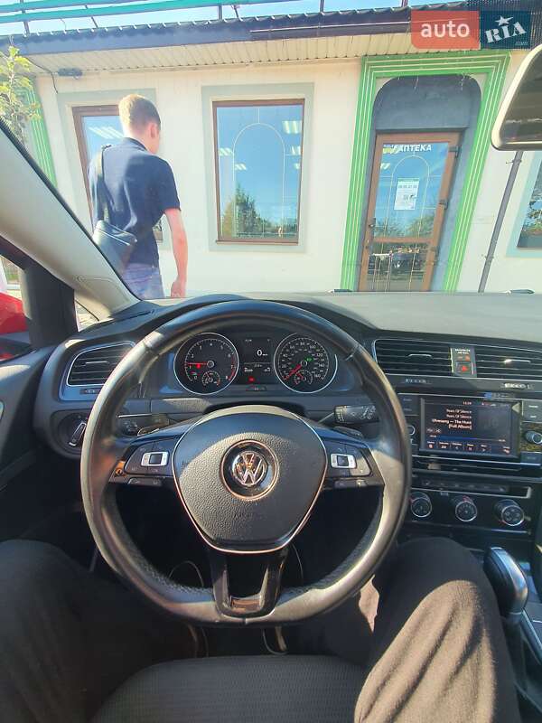 Універсал Volkswagen Golf 2017 в Полтаві
