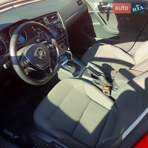 Універсал Volkswagen Golf 2017 в Полтаві