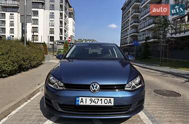 Хэтчбек Volkswagen Golf 2015 в Киеве