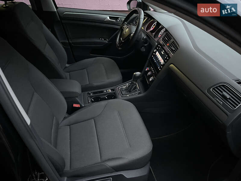 Универсал Volkswagen Golf 2019 в Ивано-Франковске