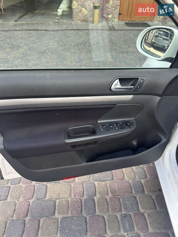 Універсал Volkswagen Golf 2009 в Тернополі