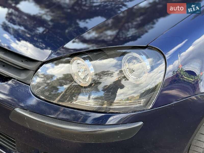 Хэтчбек Volkswagen Golf 2004 в Виннице