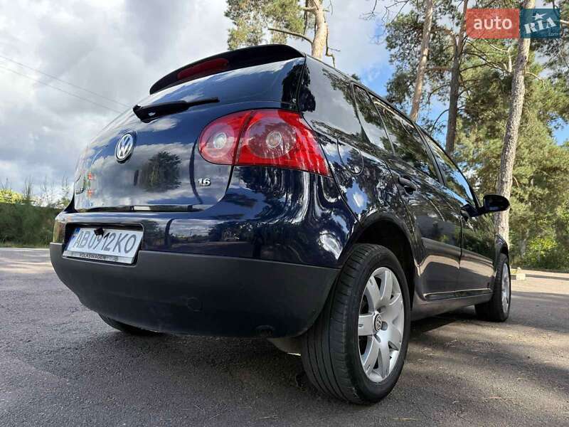 Хэтчбек Volkswagen Golf 2004 в Виннице