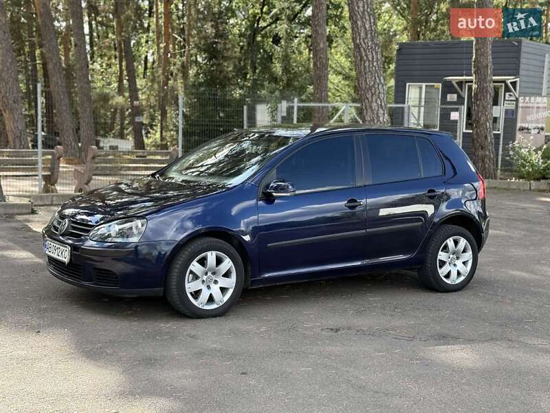 Хэтчбек Volkswagen Golf 2004 в Виннице