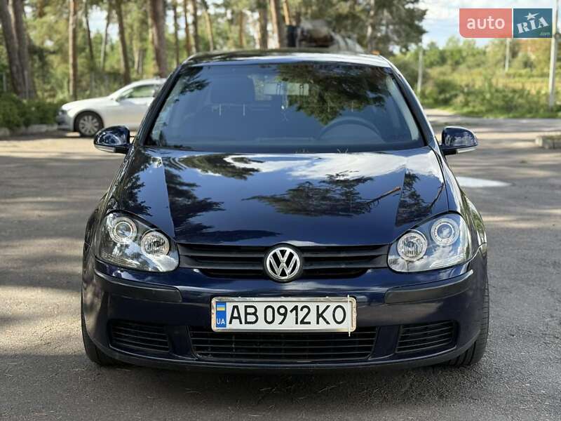 Хэтчбек Volkswagen Golf 2004 в Виннице