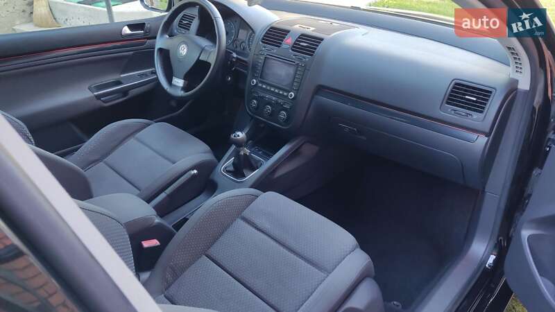 Хетчбек Volkswagen Golf 2006 в Кілках