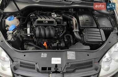 Хэтчбек Volkswagen Golf 2006 в  фото 20 Хэтчбек Volkswagen Golf 2006 в