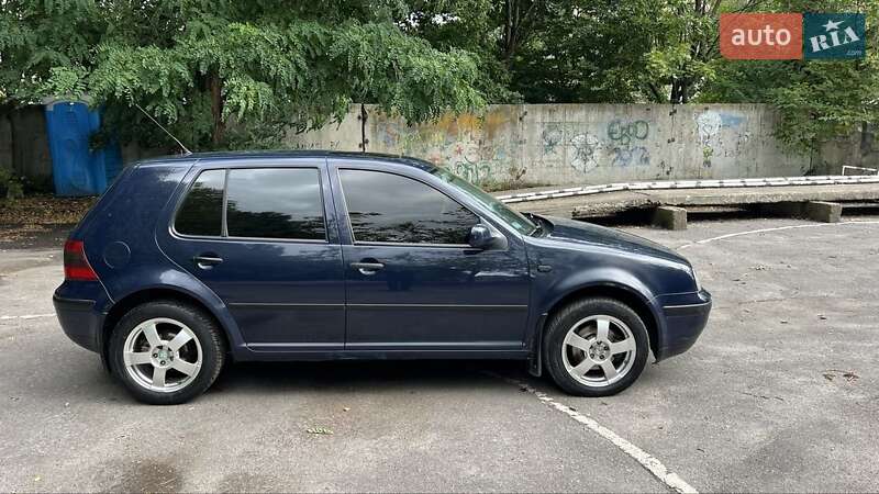 Хэтчбек Volkswagen Golf 2001 в Казатине
