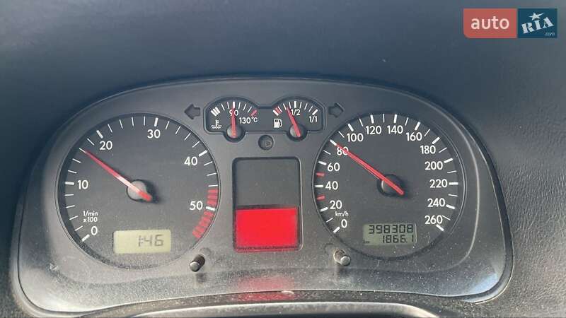 Хэтчбек Volkswagen Golf 2001 в Казатине