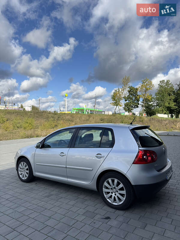 Хетчбек Volkswagen Golf 2005 в Хмельницькому