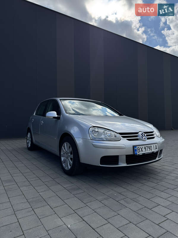 Хетчбек Volkswagen Golf 2005 в Хмельницькому