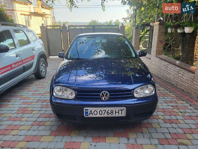 Хетчбек Volkswagen Golf 2000 в Іршаві