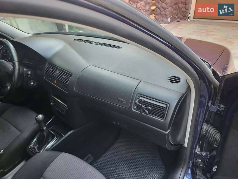 Хетчбек Volkswagen Golf 2000 в Іршаві