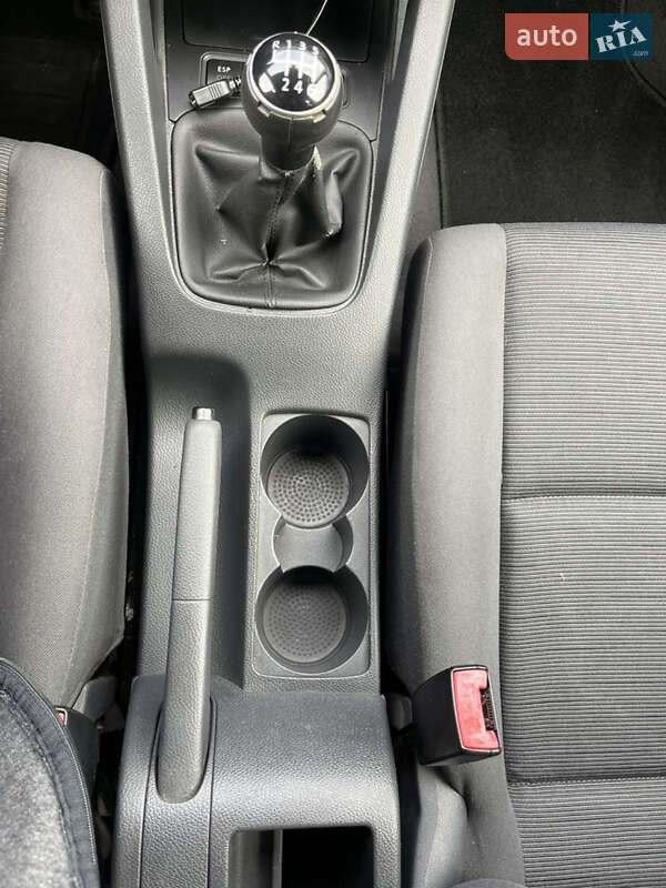 Хэтчбек Volkswagen Golf 2004 в Звягеле фото 38 Хэтчбек Volkswagen Golf 2004 в Звягеле