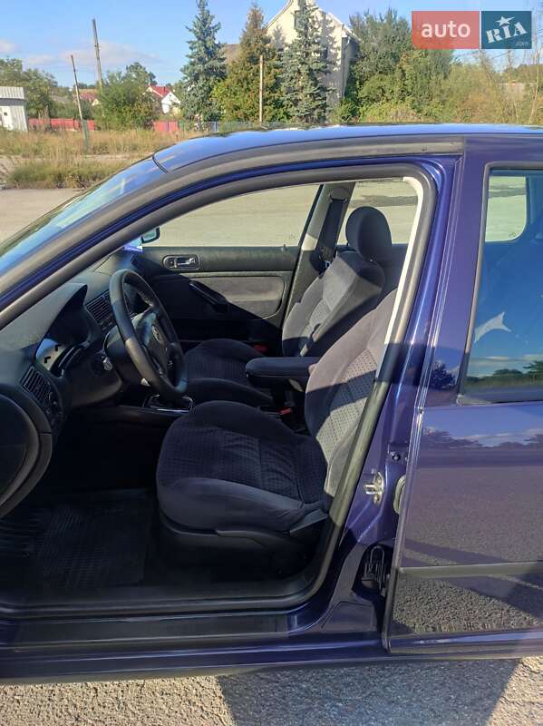 Хэтчбек Volkswagen Golf 2000 в Тернополе