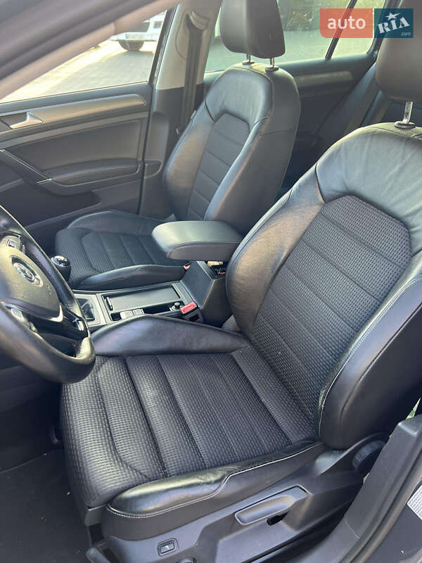 Універсал Volkswagen Golf 2014 в Тернополі