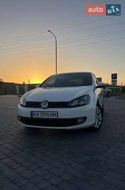 Хэтчбек Volkswagen Golf 2011 в Киеве