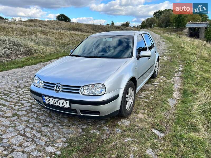 Хэтчбек Volkswagen Golf 2001 в Житомире