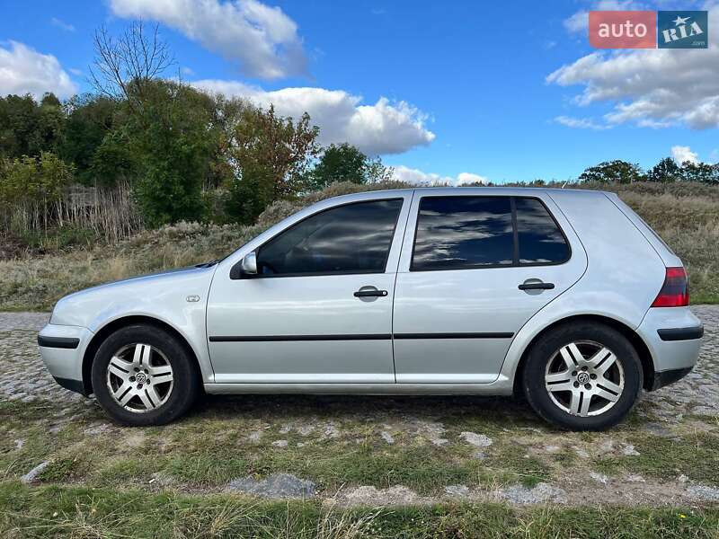 Хэтчбек Volkswagen Golf 2001 в Житомире