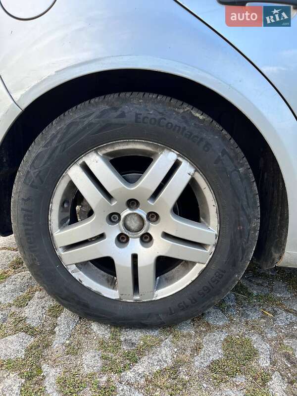 Хэтчбек Volkswagen Golf 2001 в Житомире