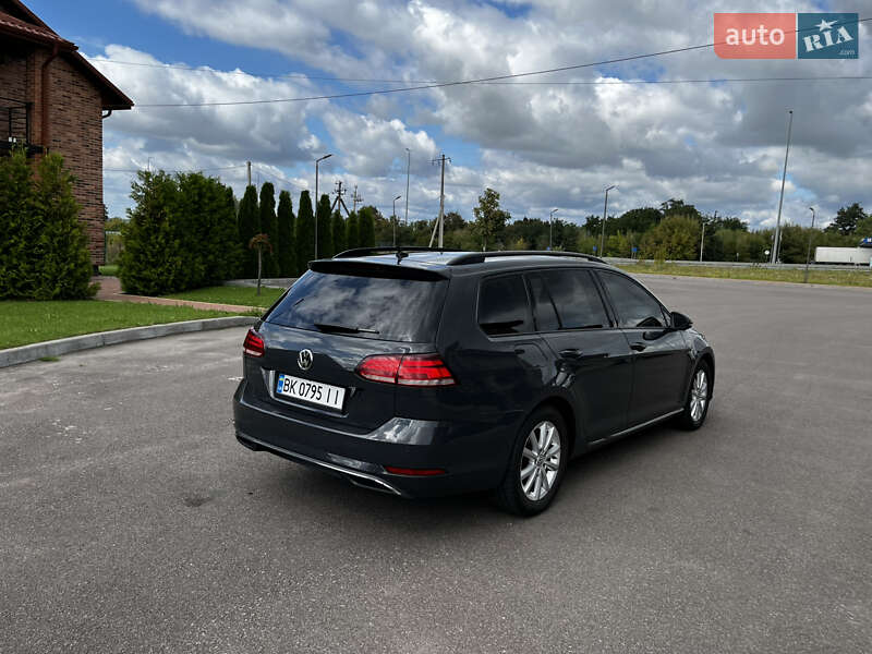 Универсал Volkswagen Golf 2017 в Ровно