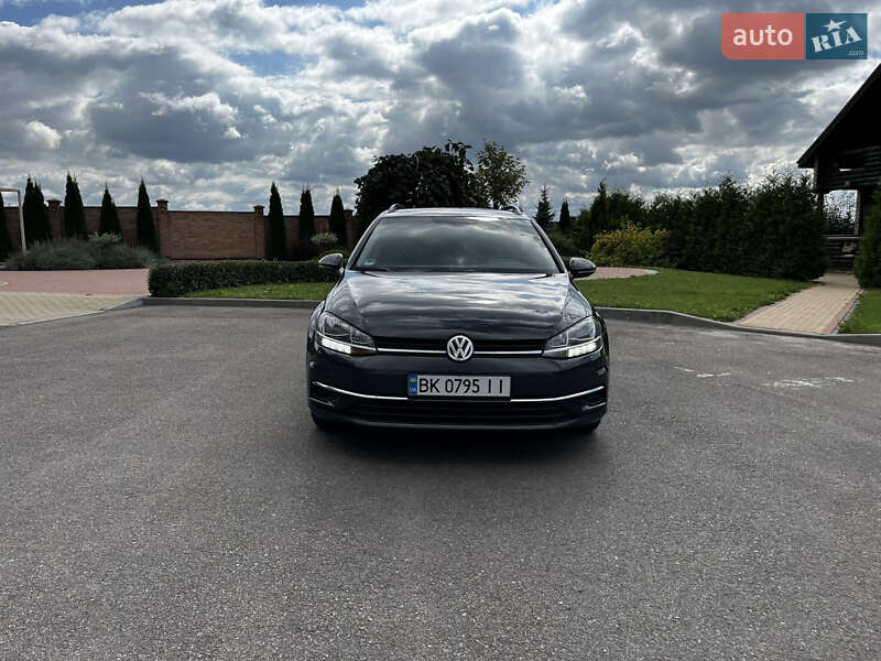 Универсал Volkswagen Golf 2017 в Ровно