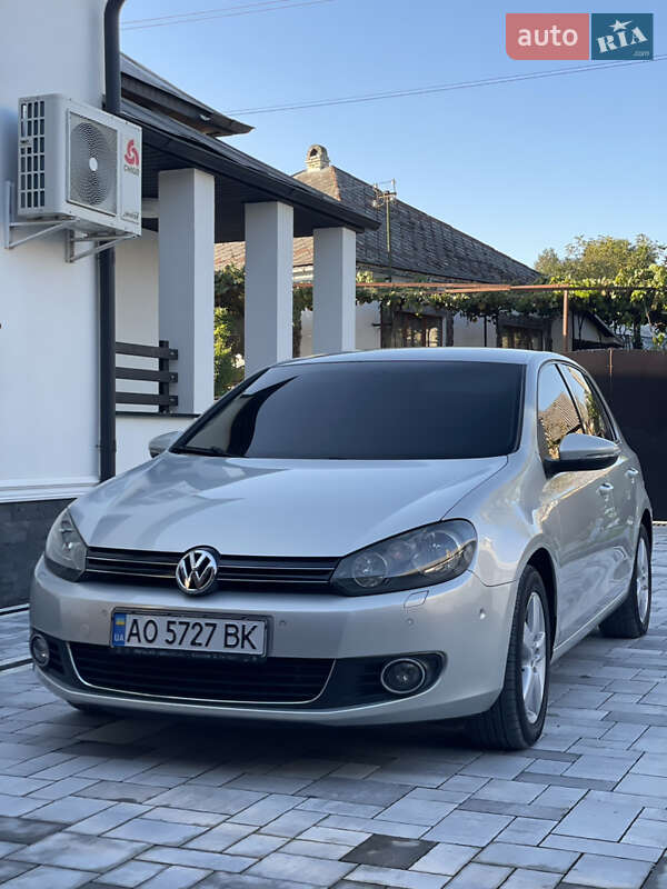 Хэтчбек Volkswagen Golf 2010 в Виноградове