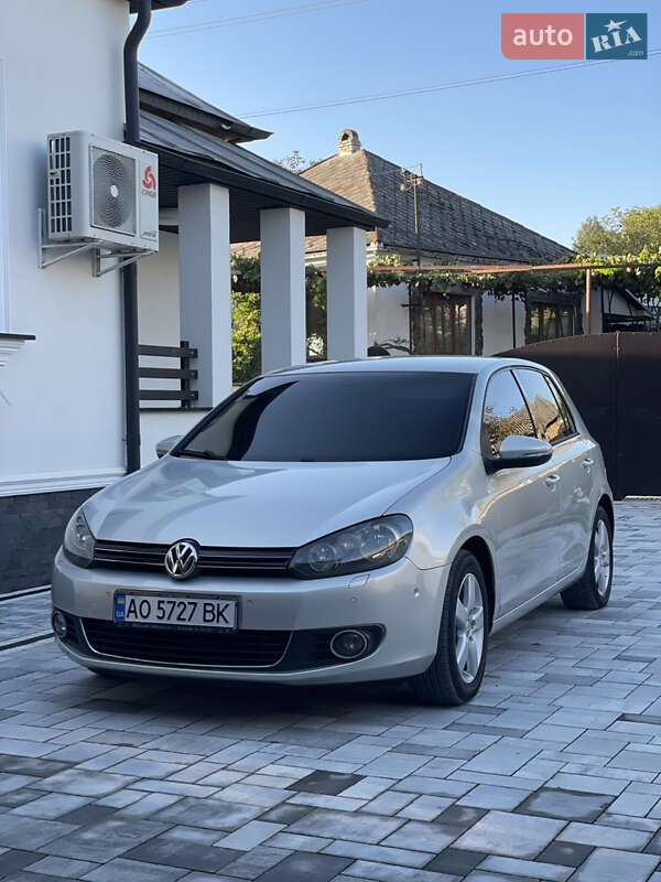 Хэтчбек Volkswagen Golf 2010 в Виноградове