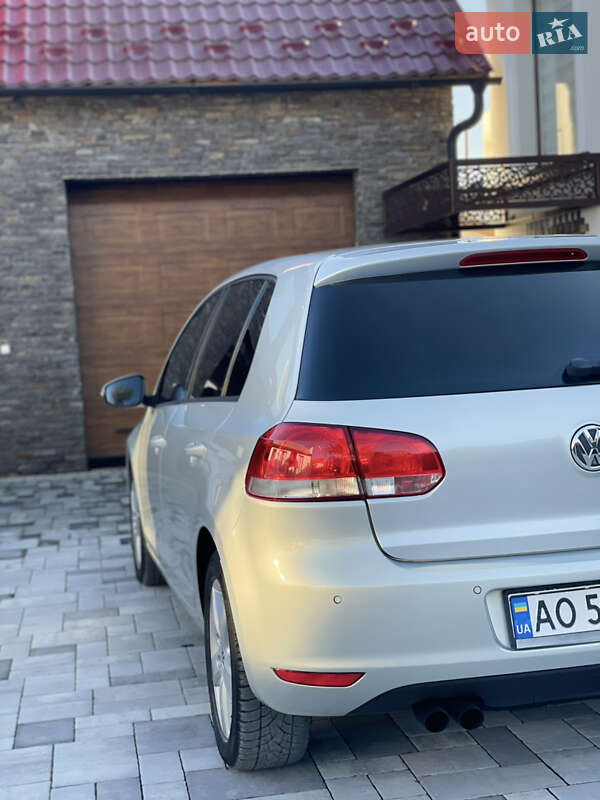 Хэтчбек Volkswagen Golf 2010 в Виноградове
