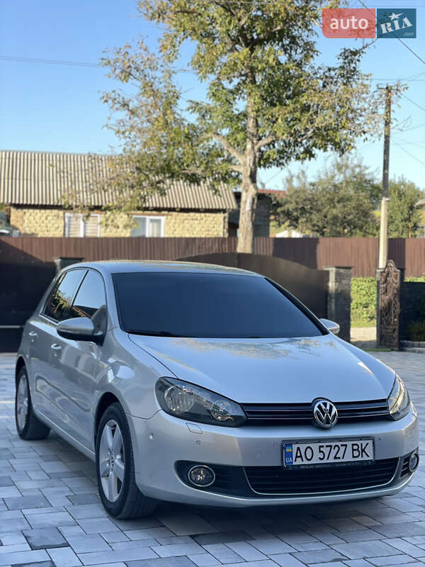 Хэтчбек Volkswagen Golf 2010 в Виноградове