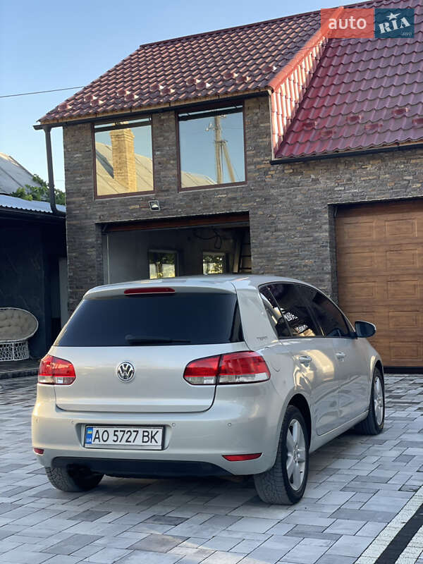 Хэтчбек Volkswagen Golf 2010 в Виноградове