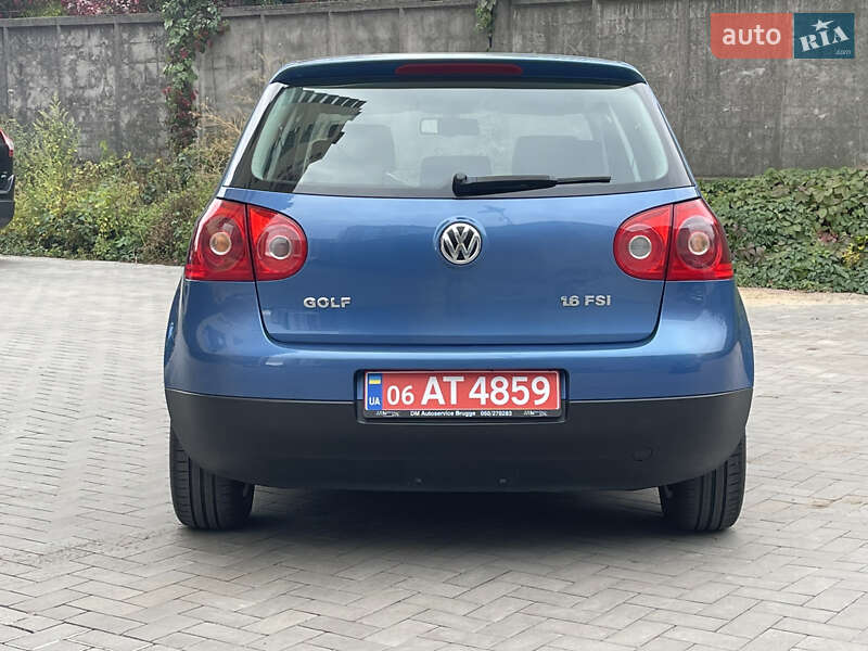 Хетчбек Volkswagen Golf 2004 в Житомирі