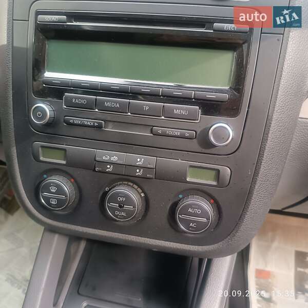 Універсал Volkswagen Golf 2009 в Вінниці