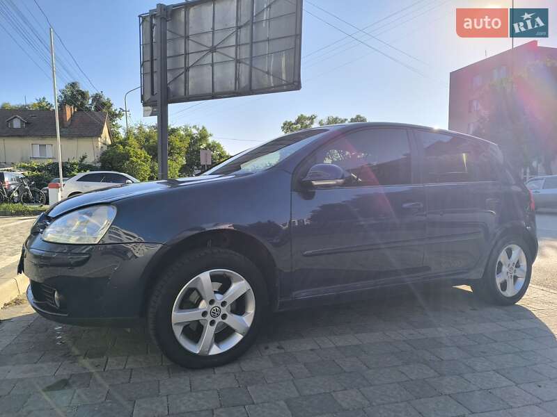 Хэтчбек Volkswagen Golf 2007 в Ужгороде