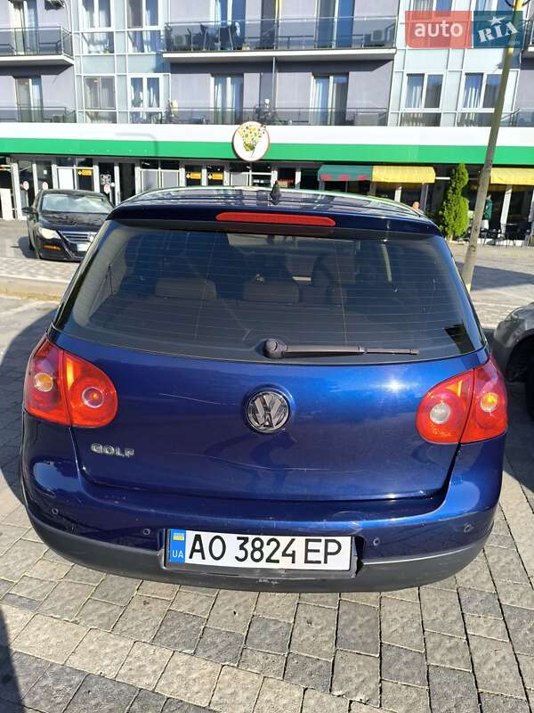 Хэтчбек Volkswagen Golf 2007 в Ужгороде