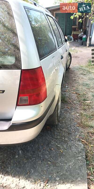 Універсал Volkswagen Golf 2001 в Шепетівці