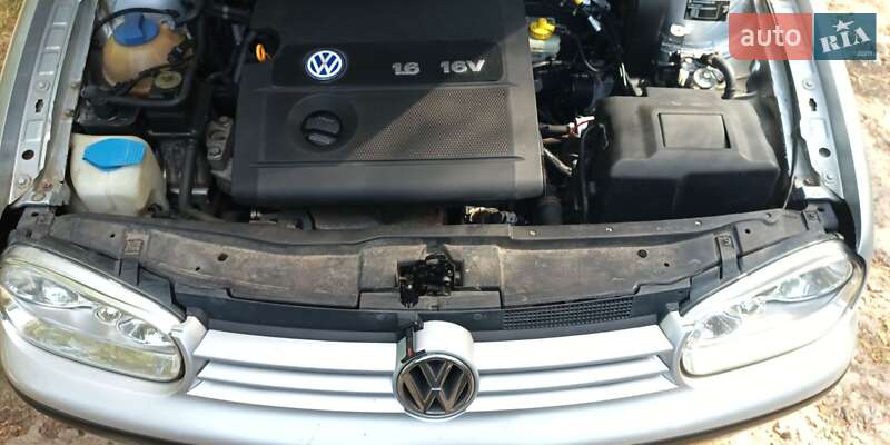 Універсал Volkswagen Golf 2001 в Шепетівці