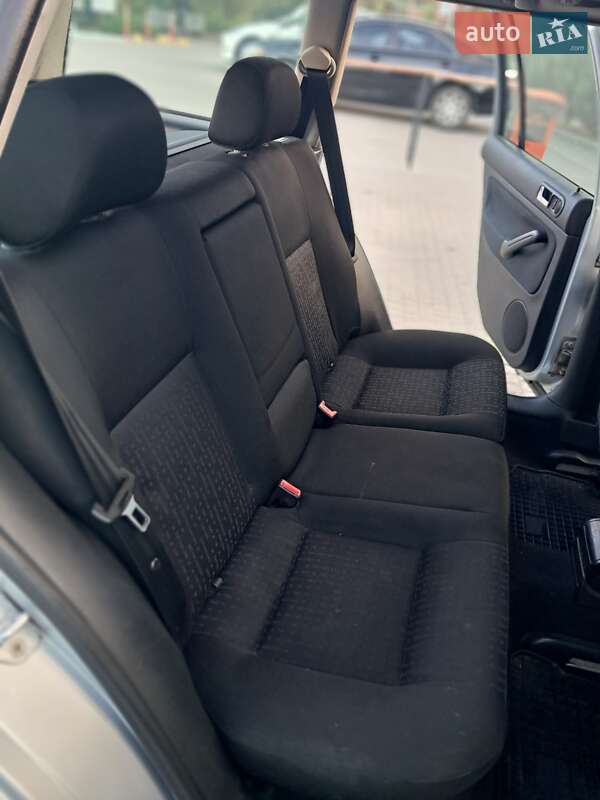 Универсал Volkswagen Golf 2001 в Полтаве