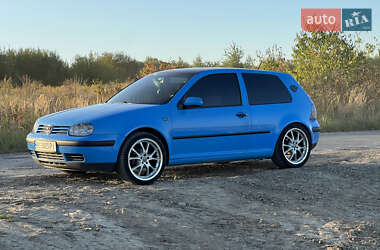 Хэтчбек Volkswagen Golf 2003 в Ивано-Франковске