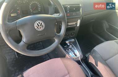 Хэтчбек Volkswagen Golf 2001 в Ватутино