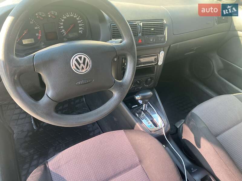 Хэтчбек Volkswagen Golf 2001 в Ватутино