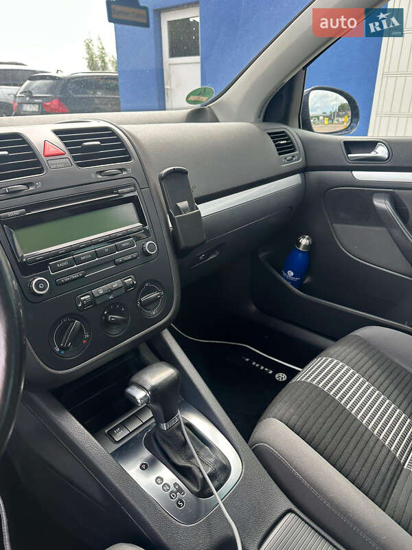 Хетчбек Volkswagen Golf 2009 в Сумах