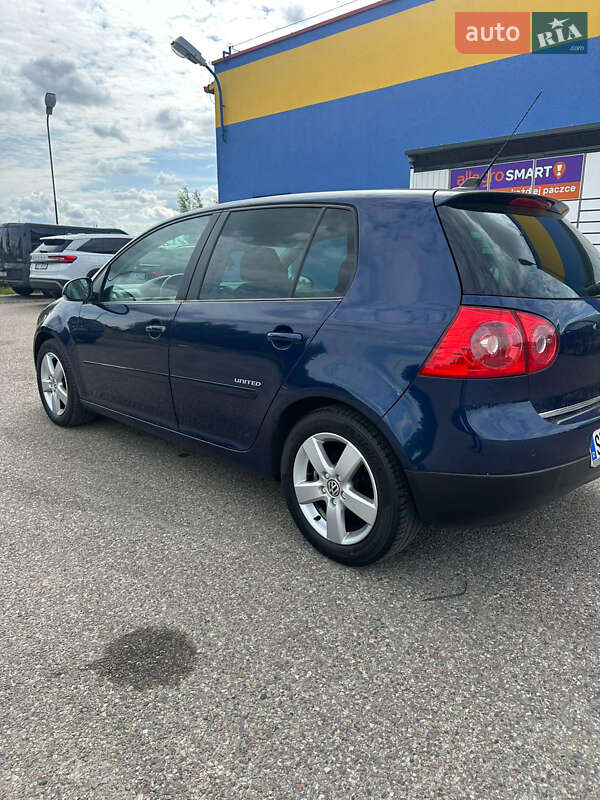 Хетчбек Volkswagen Golf 2009 в Сумах