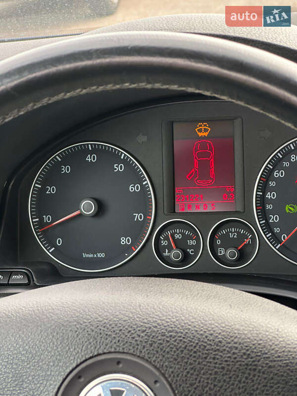 Хетчбек Volkswagen Golf 2009 в Сумах