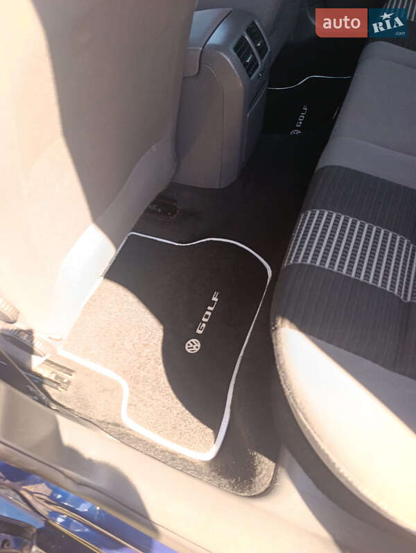 Хетчбек Volkswagen Golf 2009 в Сумах