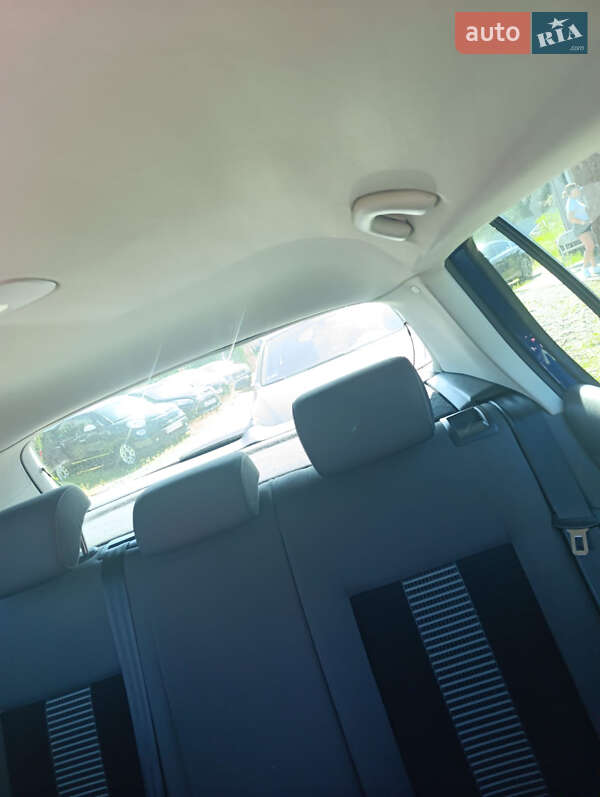 Хетчбек Volkswagen Golf 2009 в Сумах