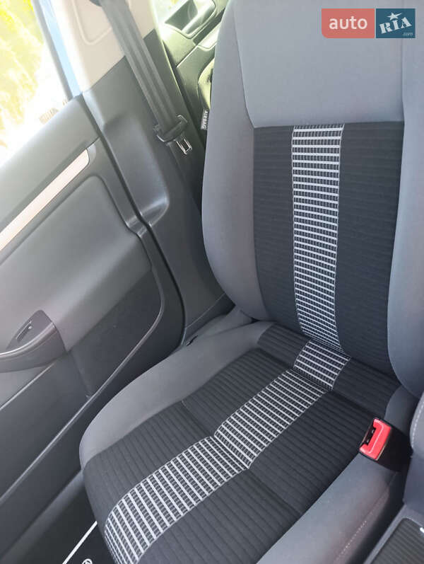 Хетчбек Volkswagen Golf 2009 в Сумах