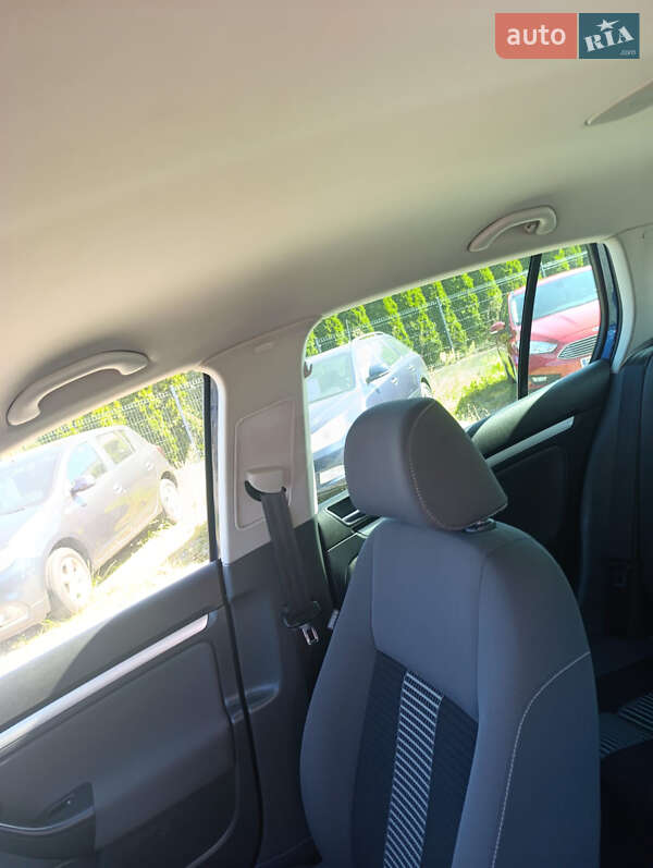 Хетчбек Volkswagen Golf 2009 в Сумах