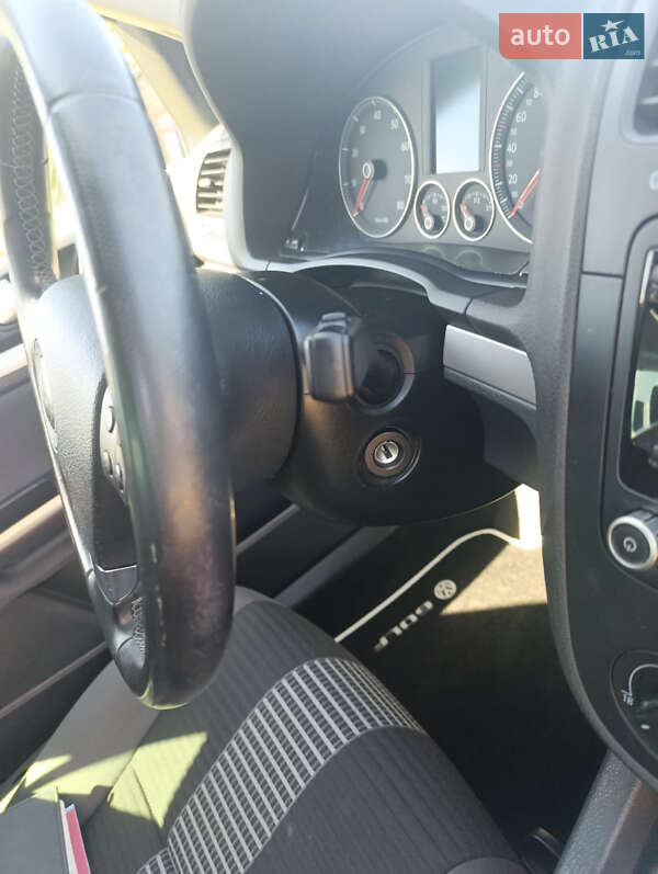 Хетчбек Volkswagen Golf 2009 в Сумах